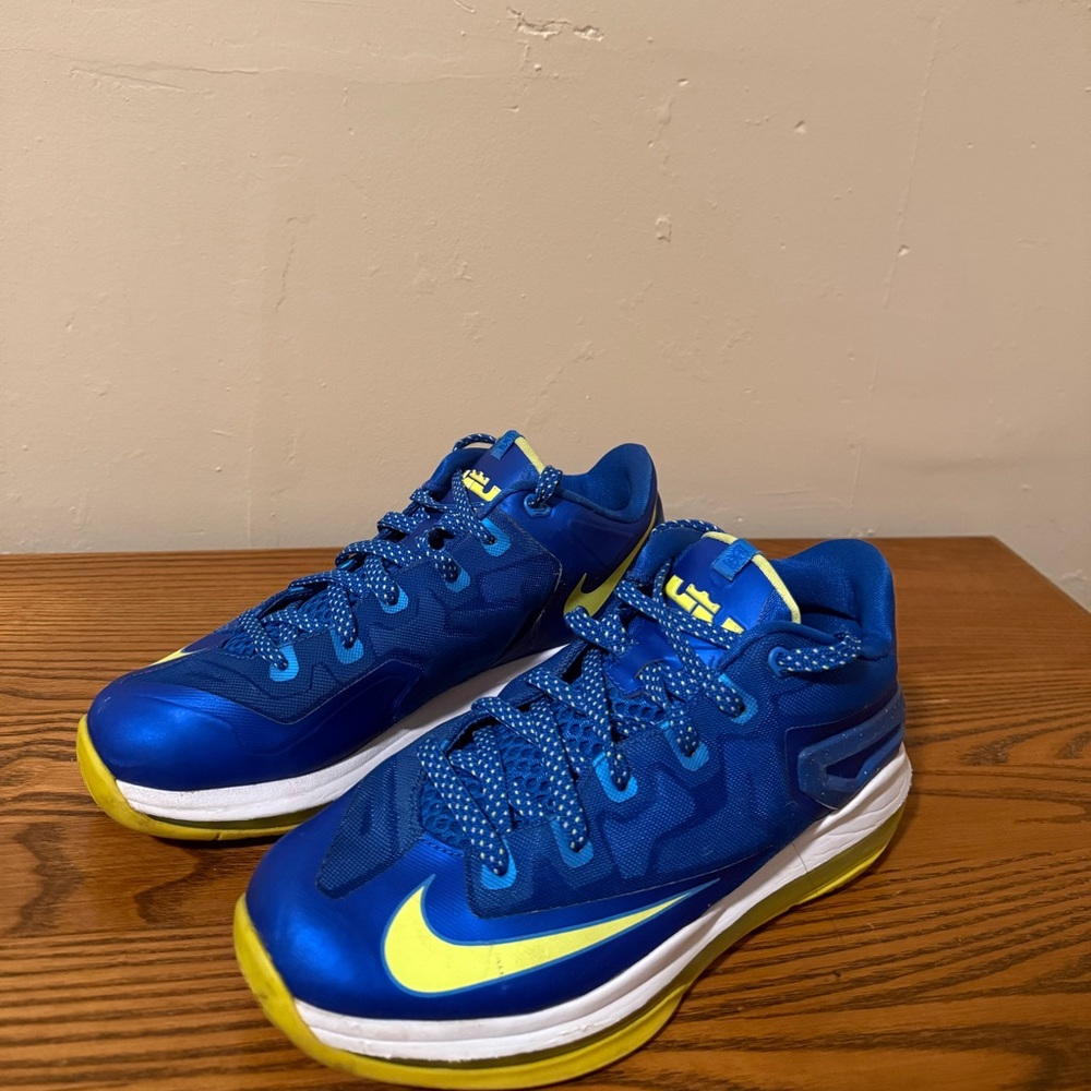 NIKE LEBRON LOW HYPER COBALT BLUE-VOLT-PHOTO YOUTH SZ 6.5